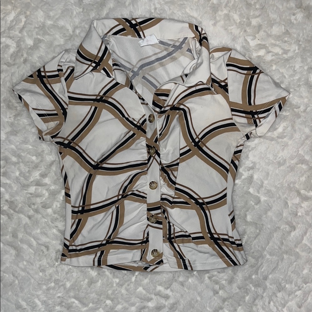 No Boundaries Collared and Fitted Button Down Shirt with Geometric Pattern.
